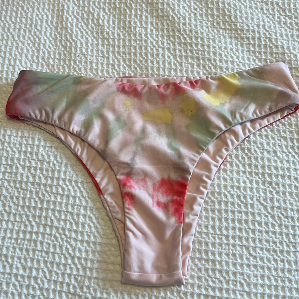 Volcanic swim bottom